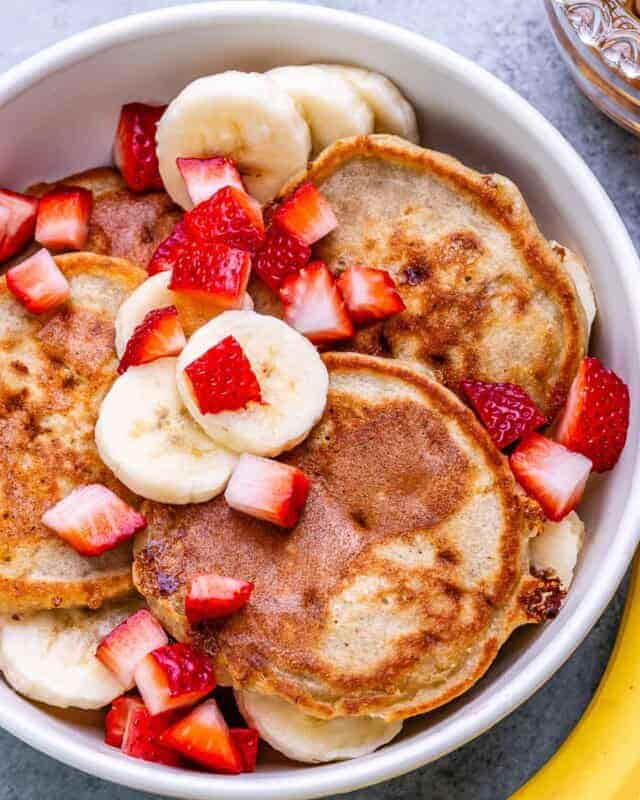 Pancakes proteicos con frutas